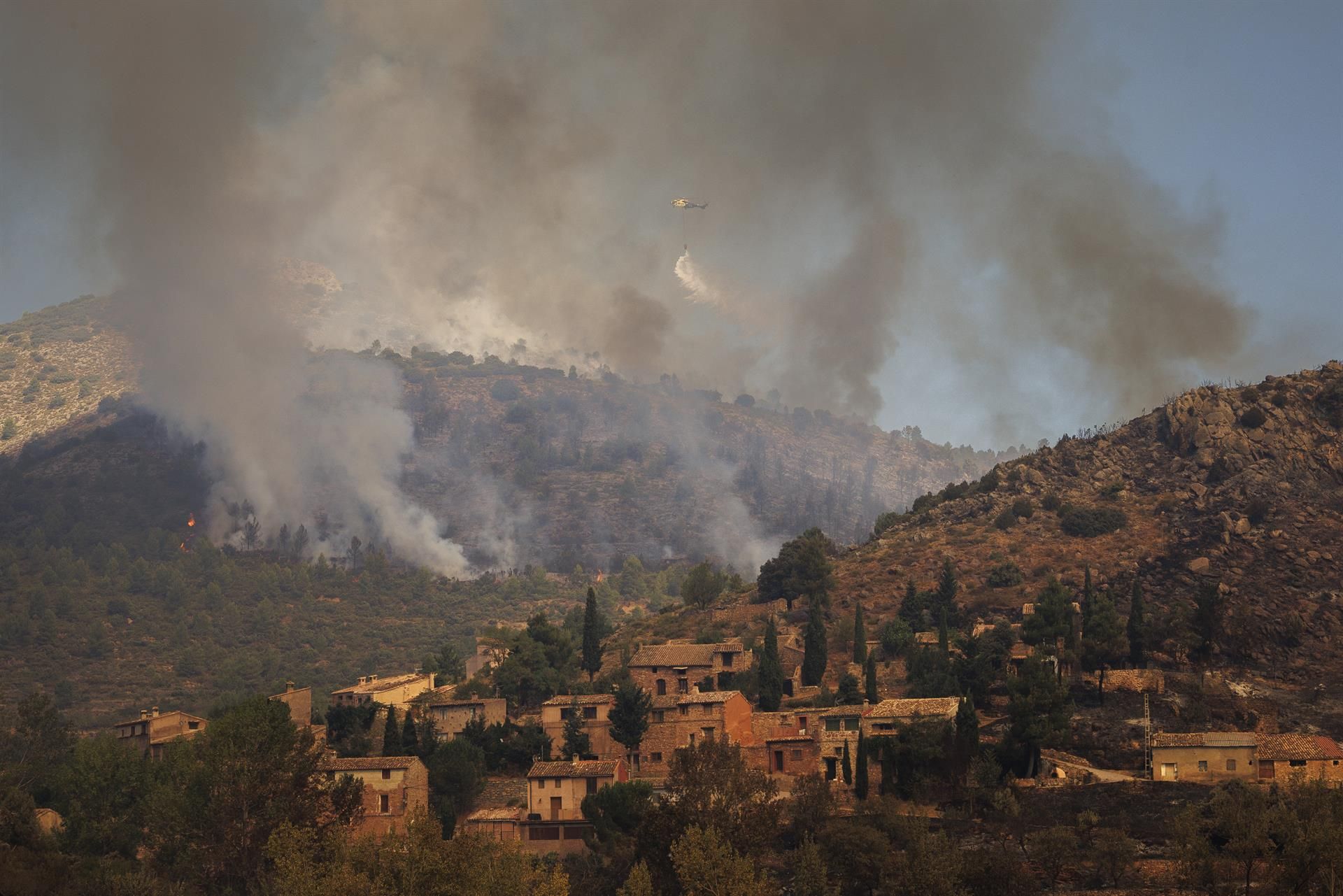 Espectaculares imágenes del incendio en Bejís