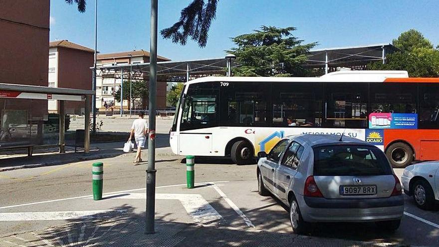 Un vehicle de la línia de transport públic interurbà del Xup