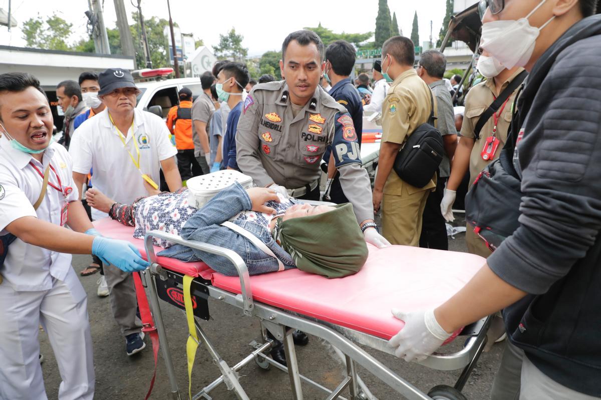 Un terremoto en la isla de Java (Indonesia) deja decenas de muertos