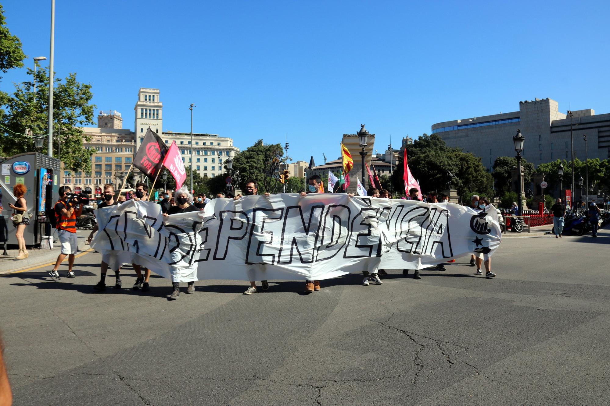 Protestes davant el Liceu per la conferència de Pedro Sánchez