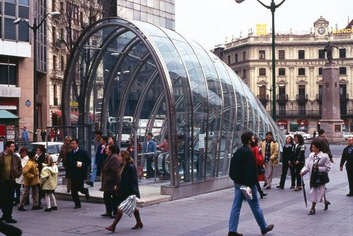 Moderno metro de Bilbao.