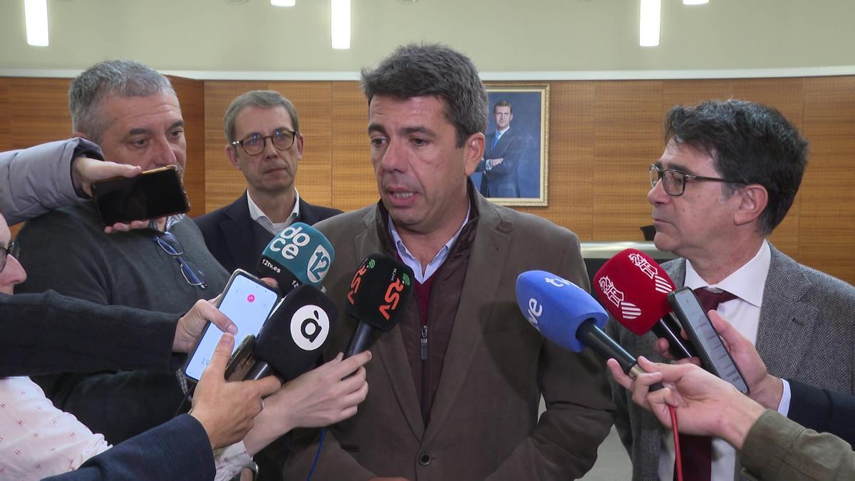 Mazón condena el apaleamiento del muñeco de Sánchez en la sede de Ferraz