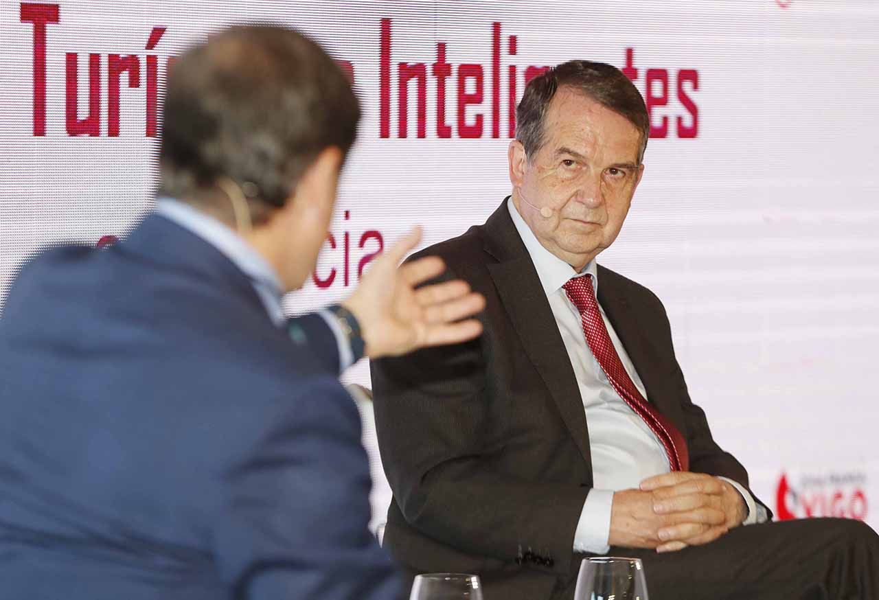 abel caballero durante su intervencion en el foro destinos turisticos inteligentes.jpg