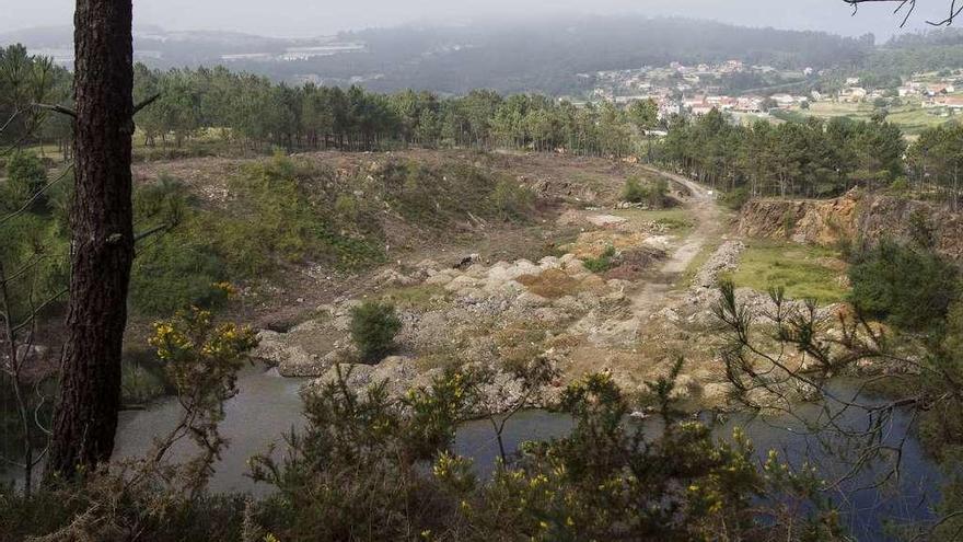 Vista sobre la antigua cantera de Zamáns, donde se proyecta construir un área recreativa. // A.Irago