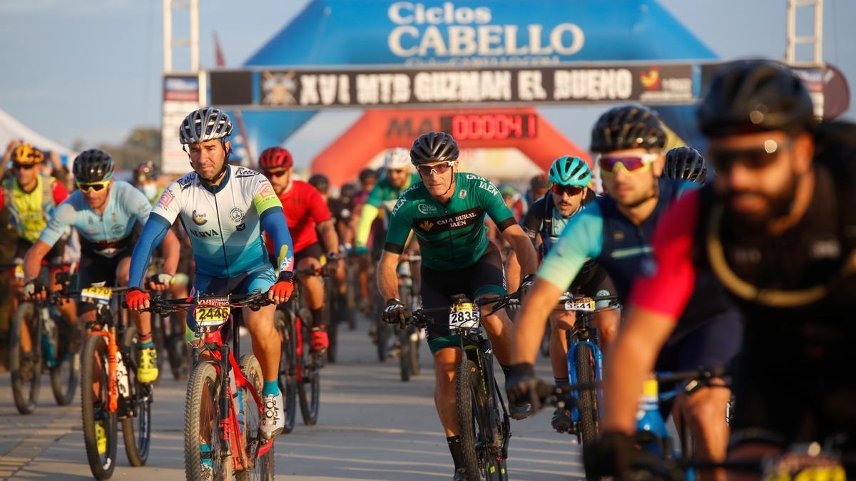 Salida de la pasada edición de la MTB Guzmán El Bueno.