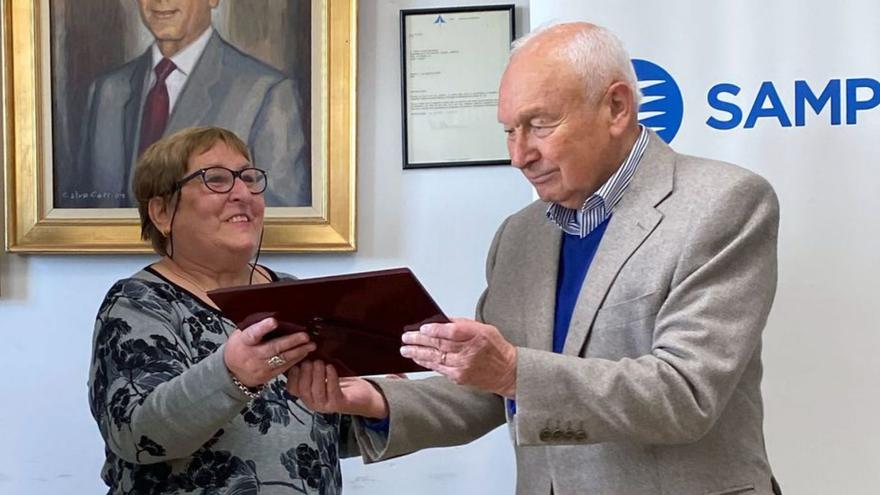 El Govern homenajea a María Dolores Aznar, responsable de Clientes de SAMPOL