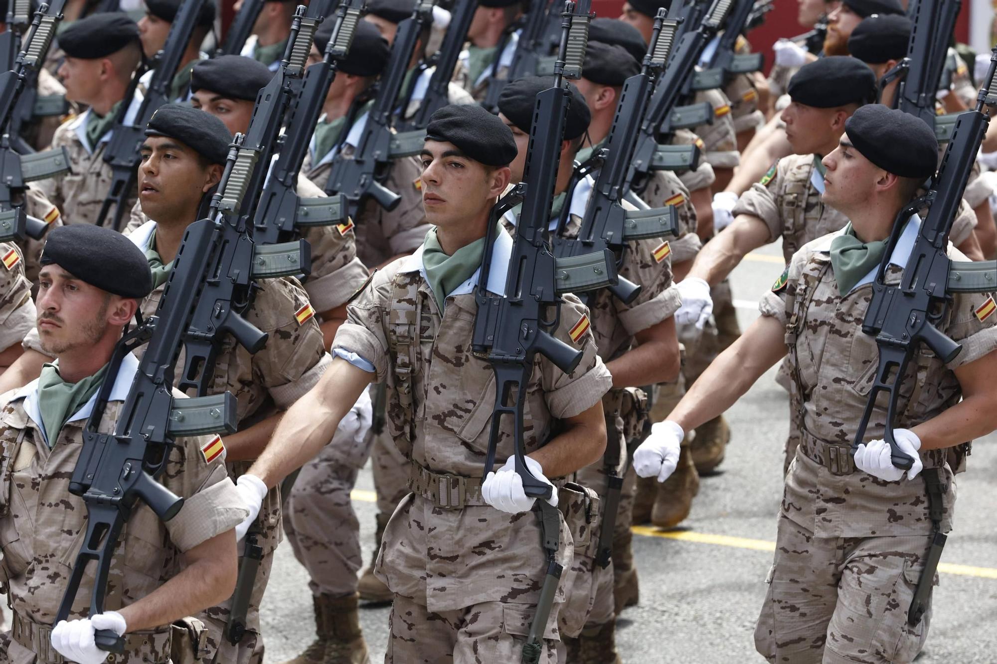 EN IMÁGENES: Así fue el multitudinario desfile en Oviedo por el Día de las Fuerzas Armadas