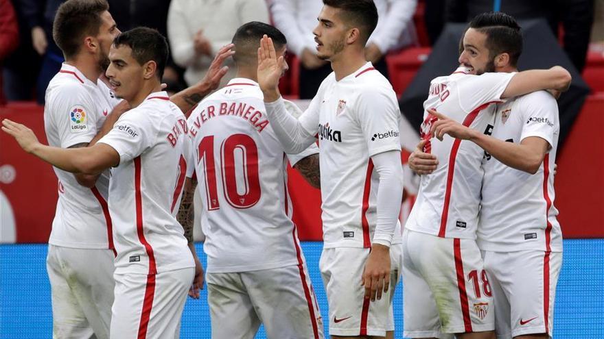 El Sevilla defiende su segunda plaza (2-0)