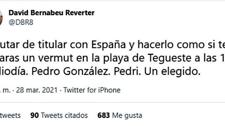 El tuit del periodista de Cuatro situando una playa en Tegueste. Arriba, algunas de las respuestas jocosas que recibió David Bernabéu en su cuenta de Twitter.