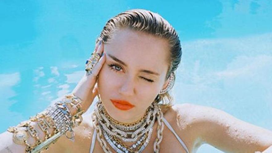 Miley Cyrus dóna la benvinguda a la primavera amb una foto nua