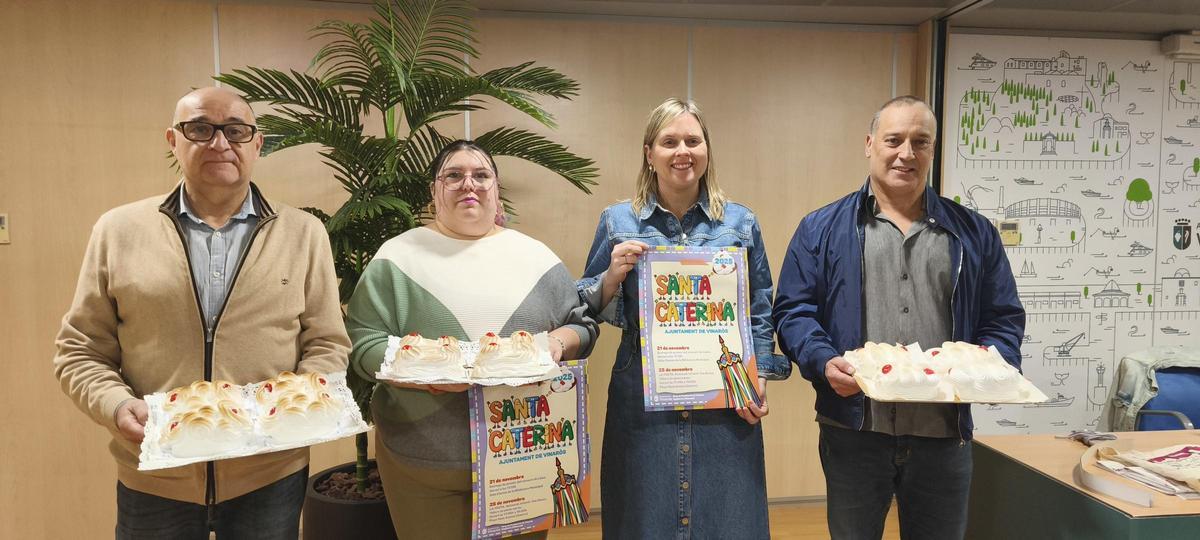 La programación se presentó en la biblioteca por parte de la concejala de Educación Mercedes García y tres representantes de la Associació de Pastissers.