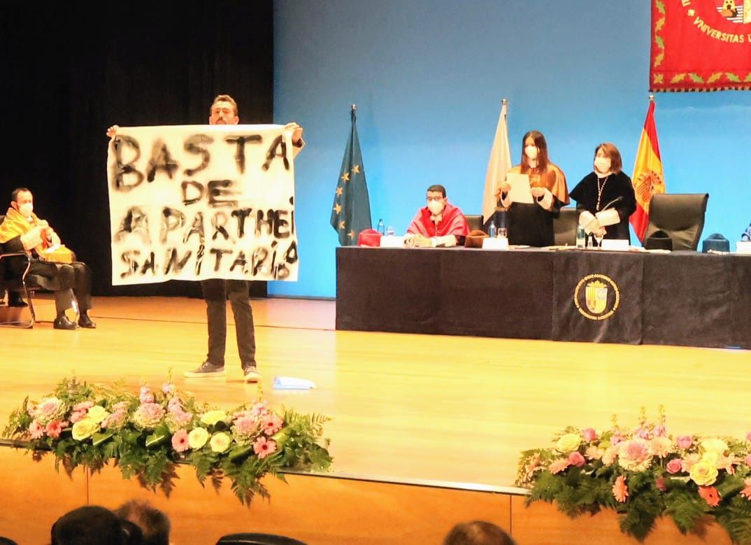 El negacionismo a las vacunas covid se cuela en la Universidad