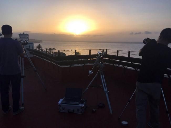 Eclipse anular de Sol, visto desde la Playa del Inglés, Gran Canaria