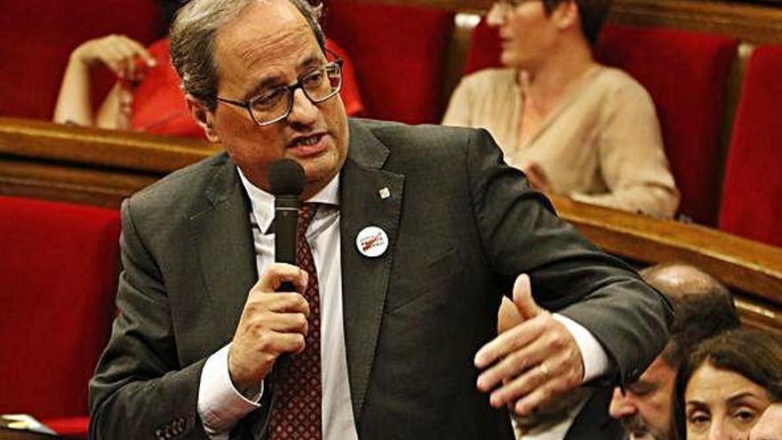El president de la Generalitat de Catalunya, Quim Torra, gesticulant al Parlament