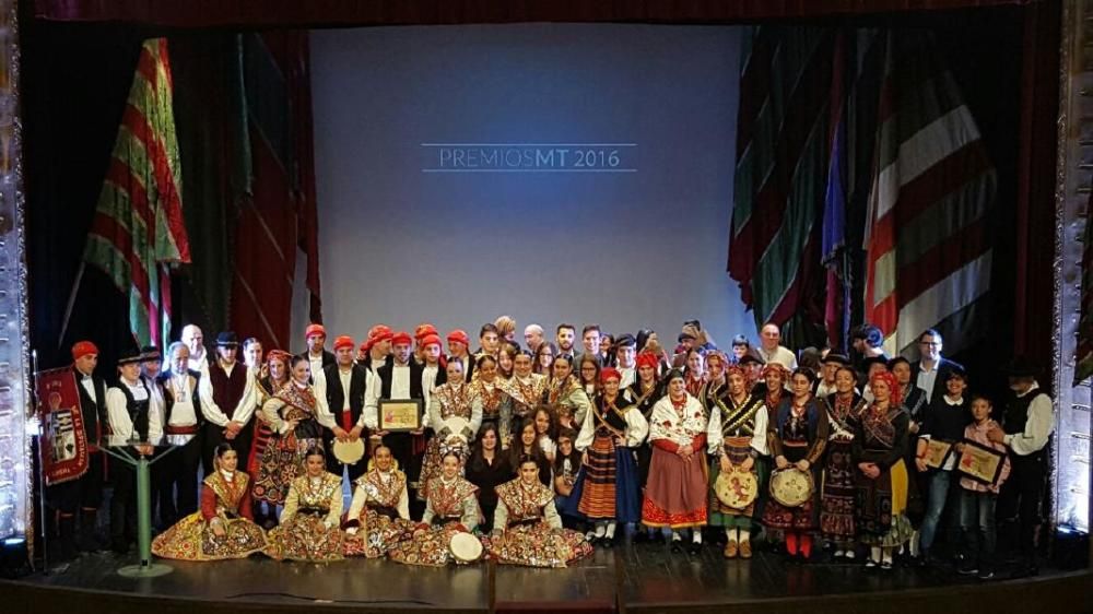 Desfile de pendones y gala de los Premios MT