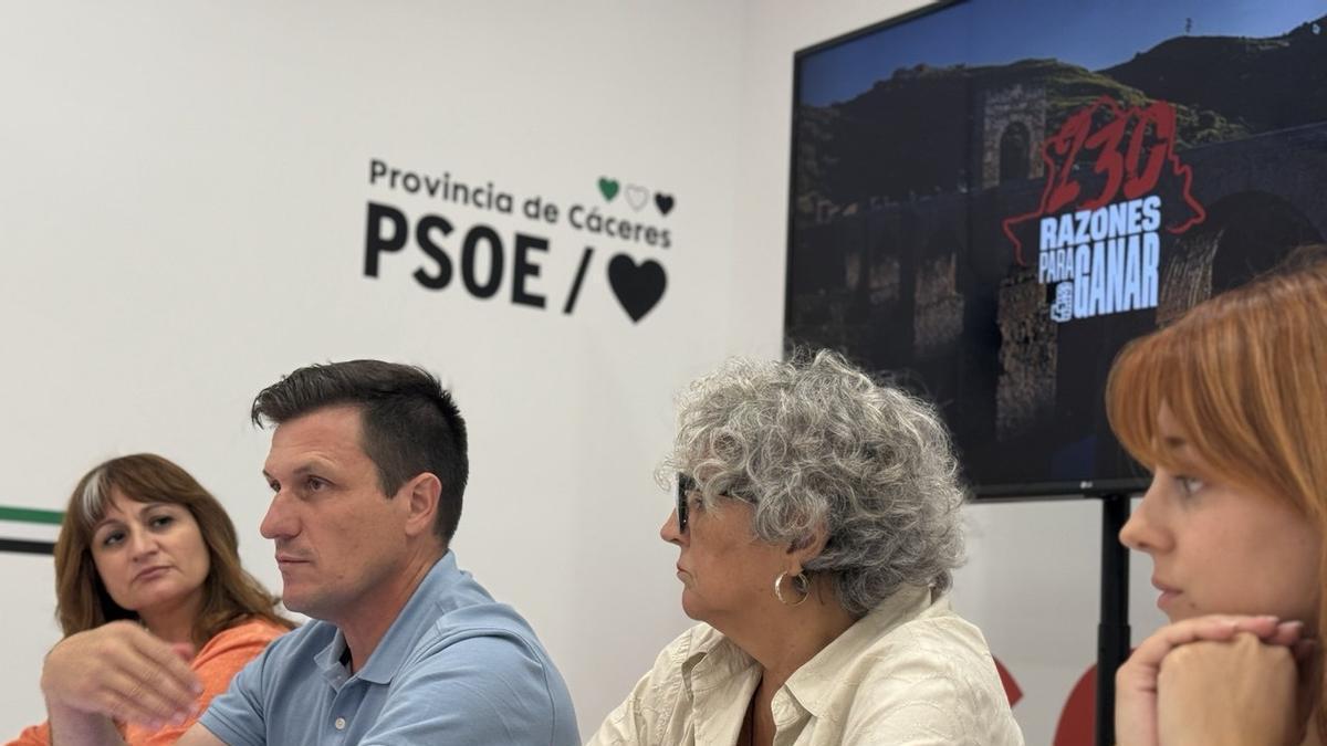 Fernando García Nicolás lidera su primera Comisión Ejecutiva del PSOE de la provincia de Cáceres.