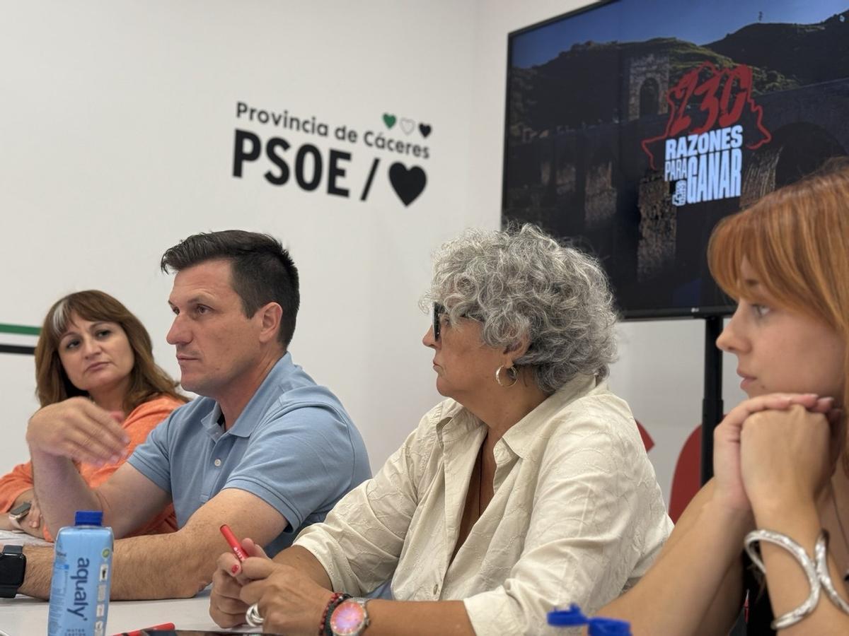 Fernando García Nicolás lidera su primera Comisión Ejecutiva del PSOE de la provincia de Cáceres.