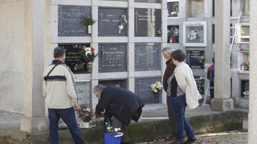 Los camposantos se embellecen de cara al Día de Difuntos