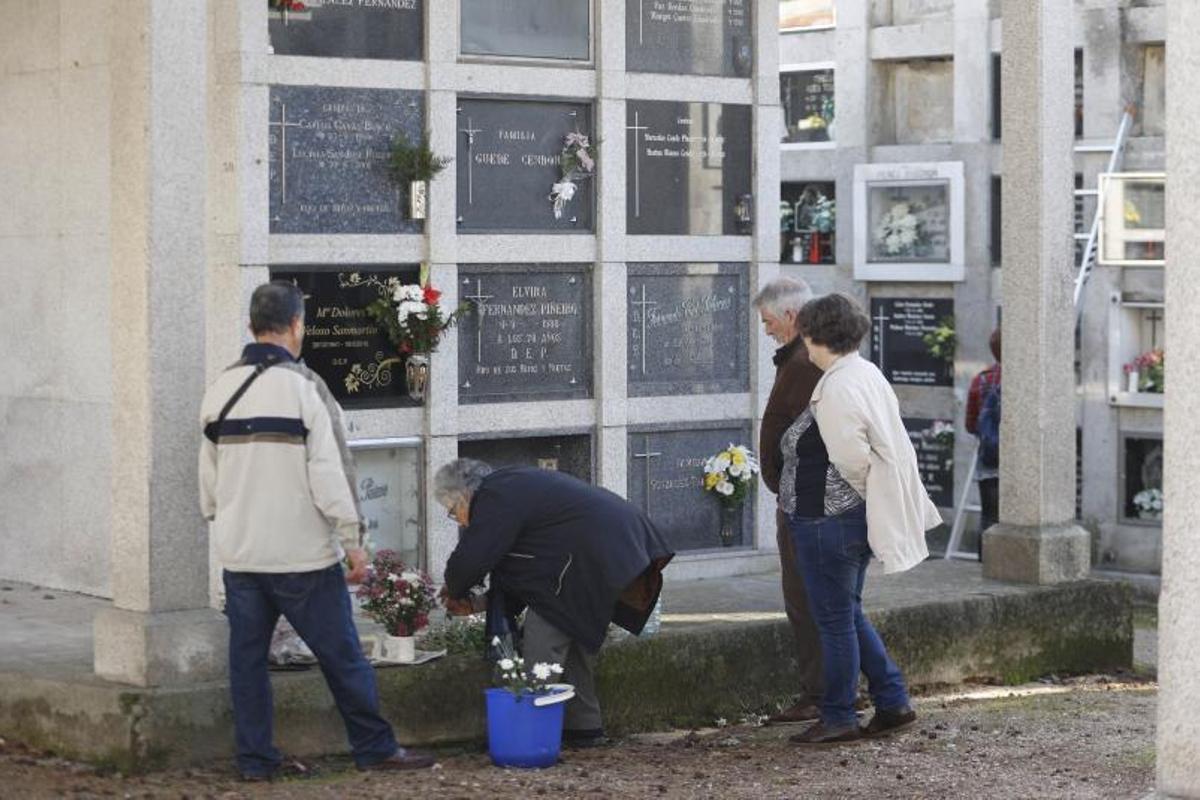 Los camposantos se embellecen de cara al Día de Difuntos