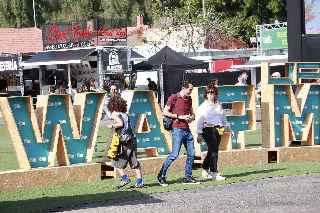 Llegada de los primeros asistentes al Warm Up 2025 (viernes)