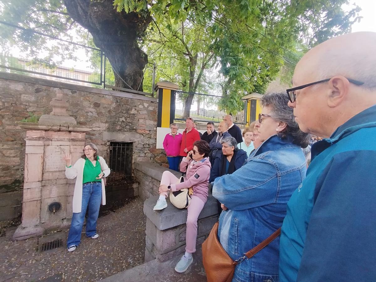 Grado estrena la "Ruta del Agua" con una afluencia masiva a la visita guiada, en imágenes