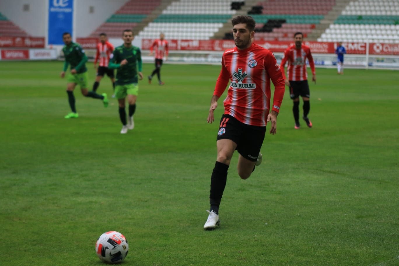 El Zamora CF empata con diez jugadores frente al Guijuelo (2-2)