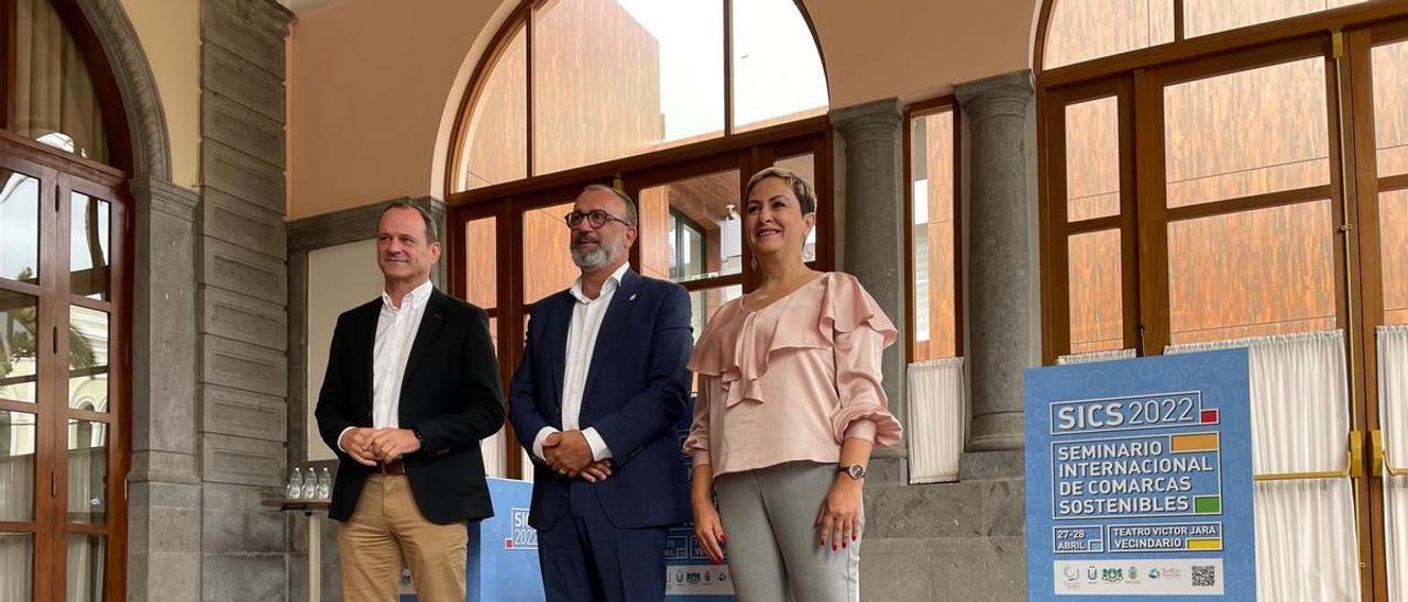 Óscar Hernández, Francisco García y Ana Hernández, en la presentación del Seminario Internacional de Comarcas Sostenibles.