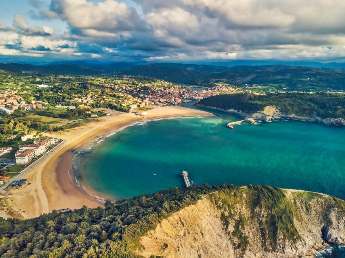 Vista aérea de la playa en Plentzia y Gorliz, País Vasco