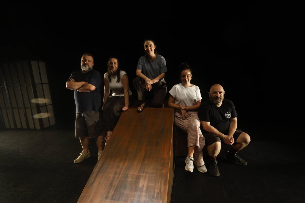 Los ensayos de "El caso Lucrecia" en el teatro de la Universidad Laboral, en imágenes
