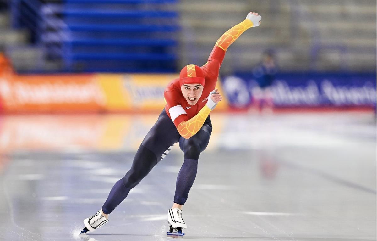 El español Daniel Milagros, practicando patinaje de velocidad sobre hielo, disciplina con la que ha llegado a los Juegos Olímpicos.