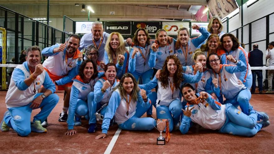 Lorena Figueres lidera a la selección valenciana que sube al podio en el Nacional de pádel