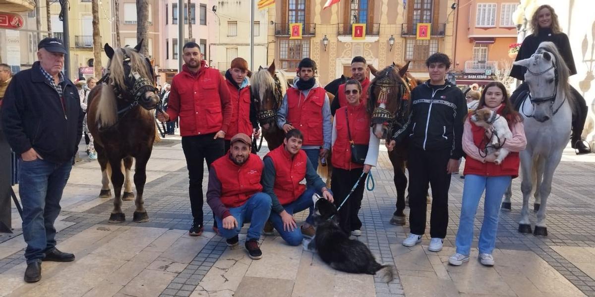 Los vecinos han llevado a sus mascotas ante el patrón de los animales.