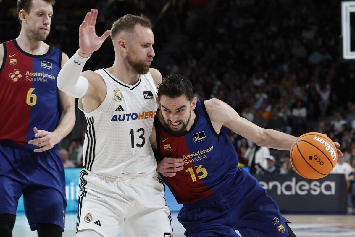 Satoransky intenta avanzar ante la defensa de Musa.