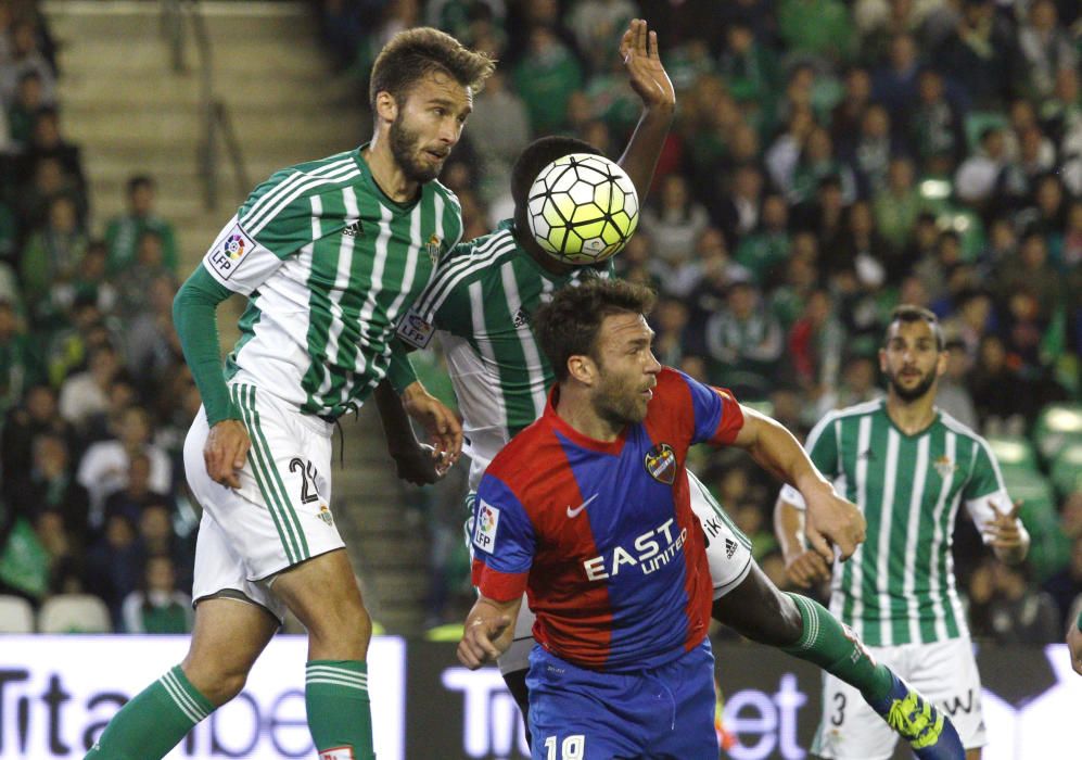 El Levante, al borde del descenso tras el varapalo en Sevilla