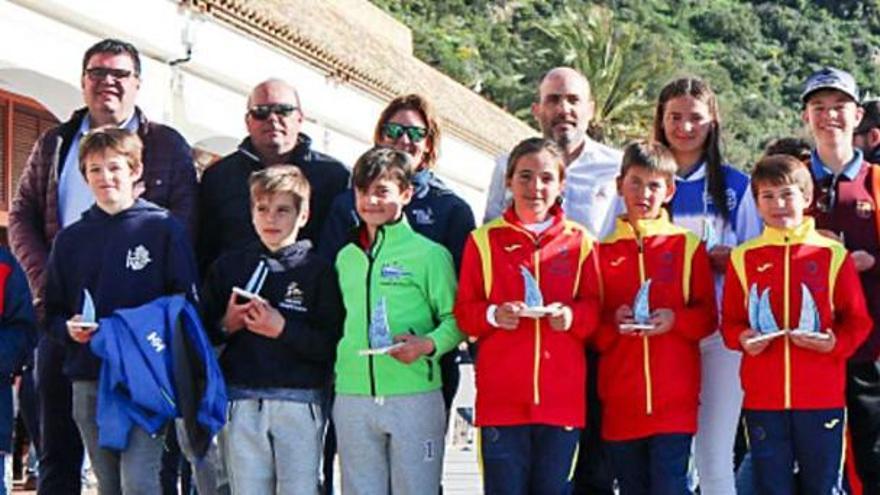 Foto de familia de los respectivos podios en categoría Absoluta y Sub 13.