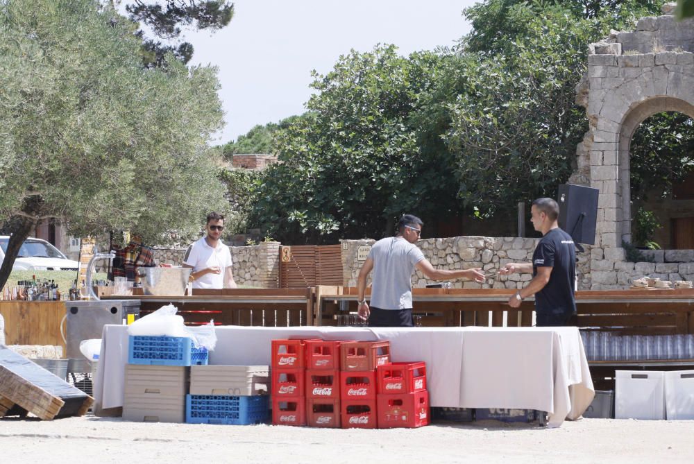 Tanquen l'accés a Sant Martí d'Empúries pel casament d'un magnat dels EUA