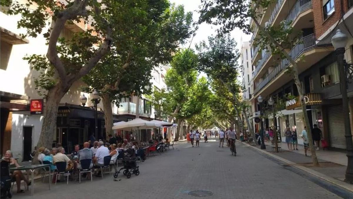El carrer Marqués de Camp, una de les zones on no es podran obrir durant un any pisos turístics.
