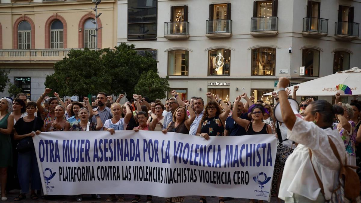 Concentración en contra de la violencia de género, donde han asesinado a dos mujeres en Málaga en menos de 24 horas.