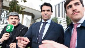 Alberto Gonzalez Amador, en el centro.