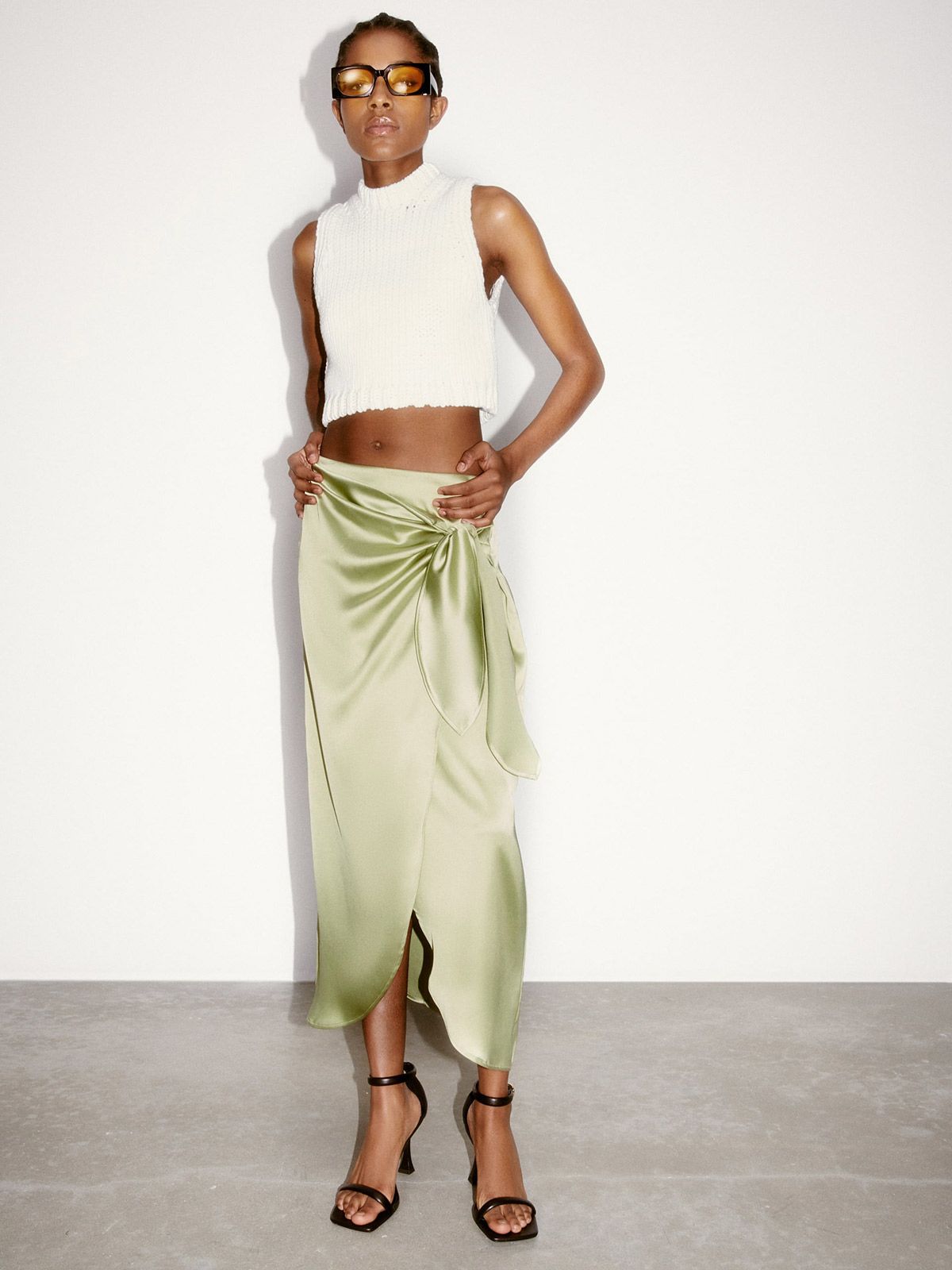 5 faldas midi satinadas, de Zara y Mango, para tus noches más especiales de  verano - Woman