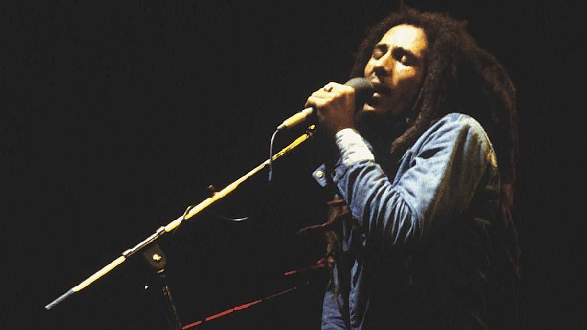 Bob Marley, en un momento de su actuación con The Wailers en la plaza de toros Monumental de Barcelona, el 30 de junio de 1980.
