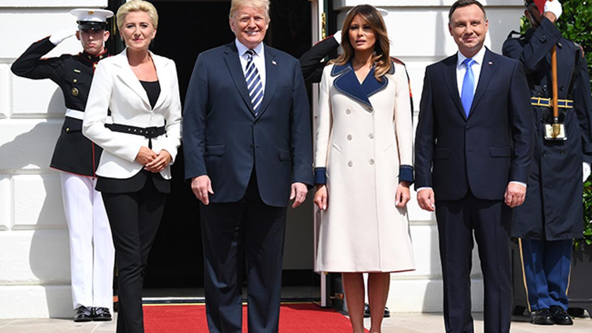 Melania Trump con abrigo bicolor de Gucci