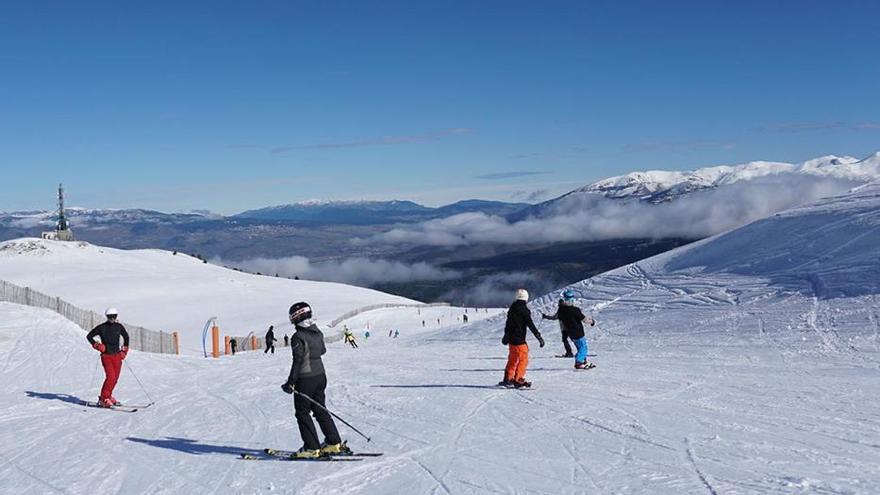Uns 25.000 esquiadors han passat per les pistes de Masella des de Tots Sants