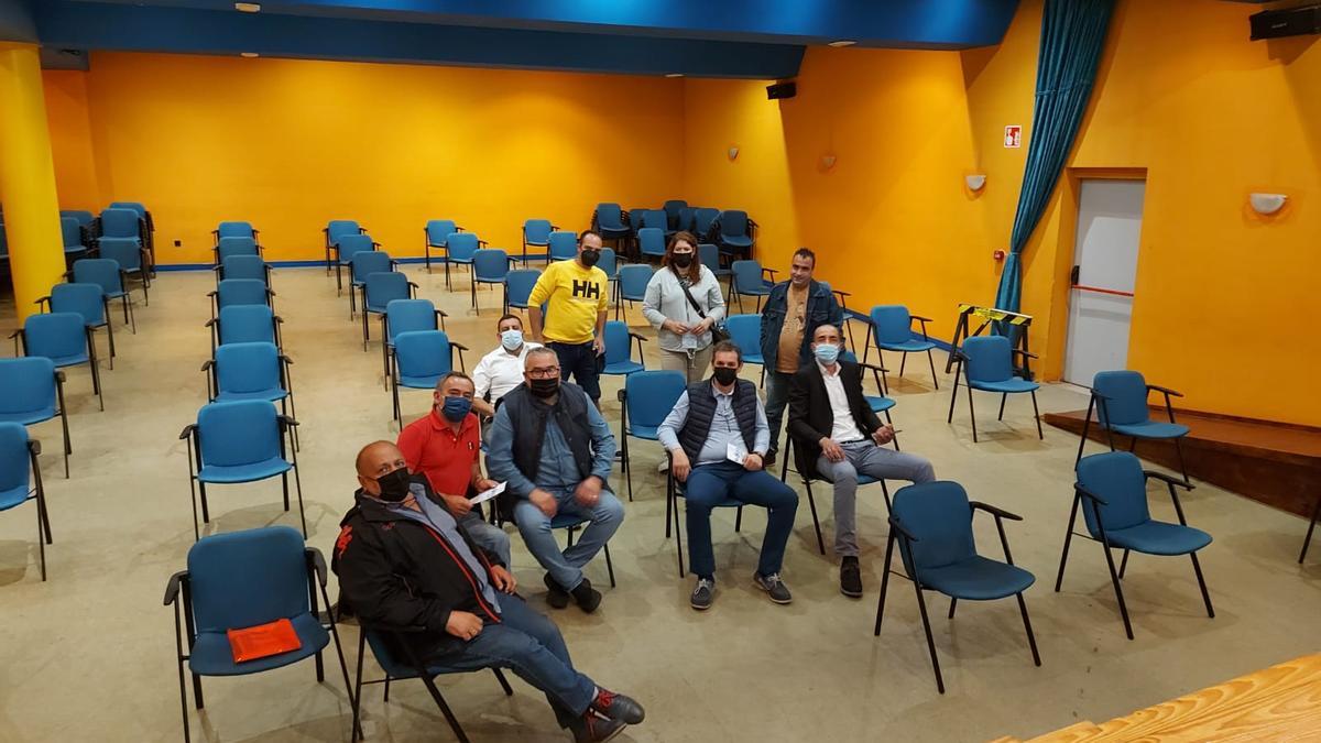 La presentación del plan de modernización a un grupo de vendedores ambulantes en Langreo La presentación del plan de modernización a un grupo de vendedores ambulantes en Langreo