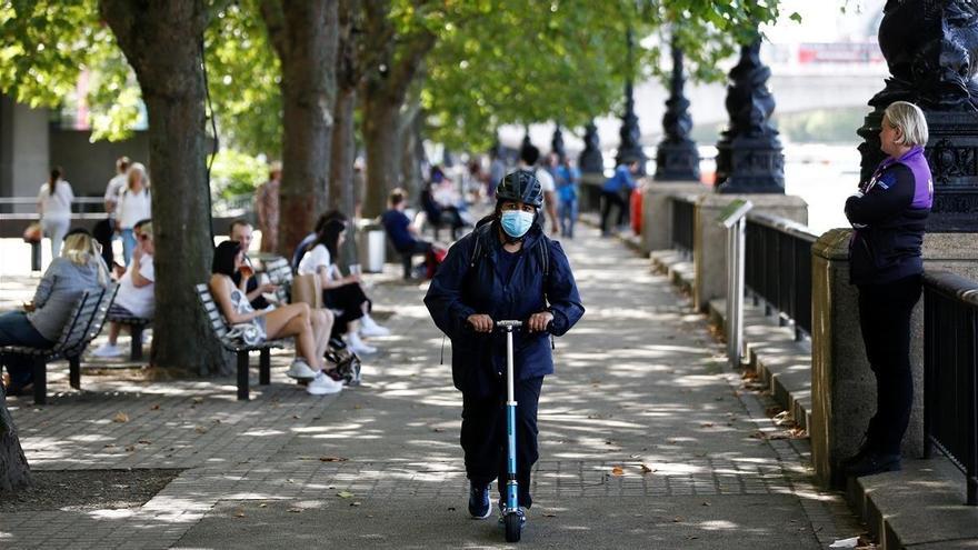 Un experto británico alerta de que el coronavirus podría no ser erradicado jamás