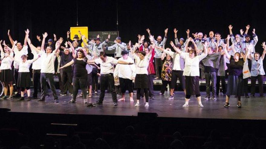 Intèrprets d&#039;Ampans representen fragments de musicals al Kursaal