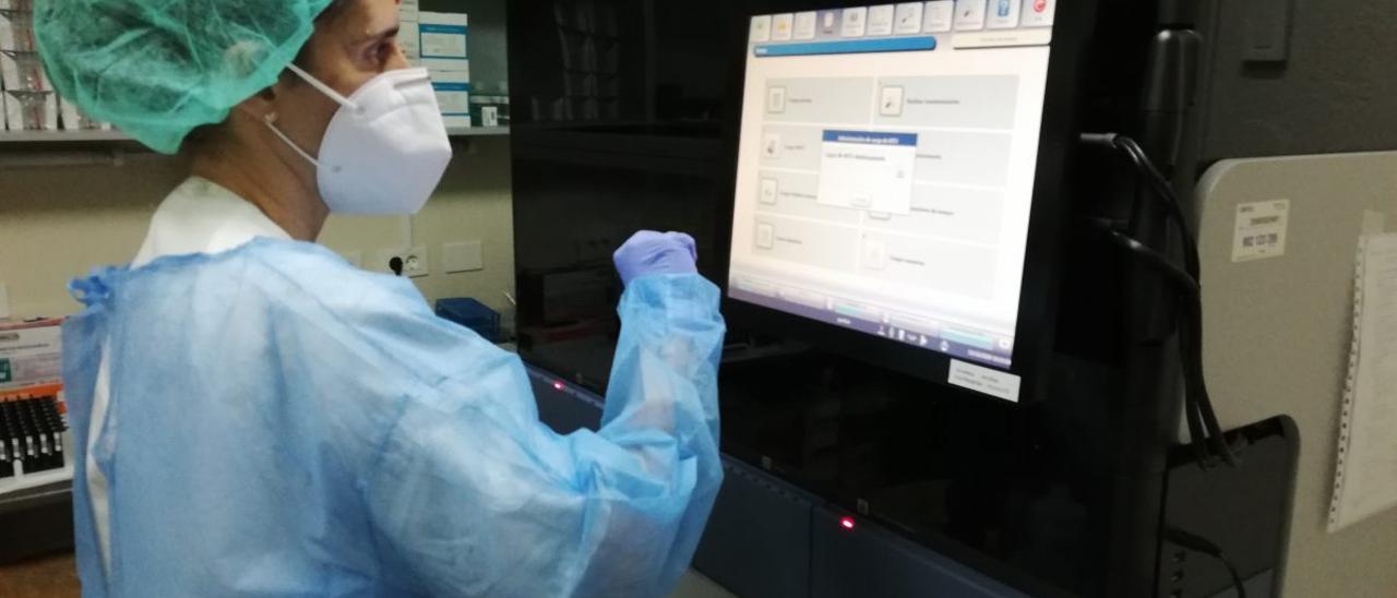 Robot de PCR en el Hospital Universitario de Canarias, en Tenerife.