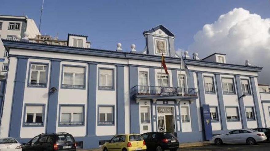 Fachada del edificio de la Autoridad Portuaria de Ferrol. / fran martínez