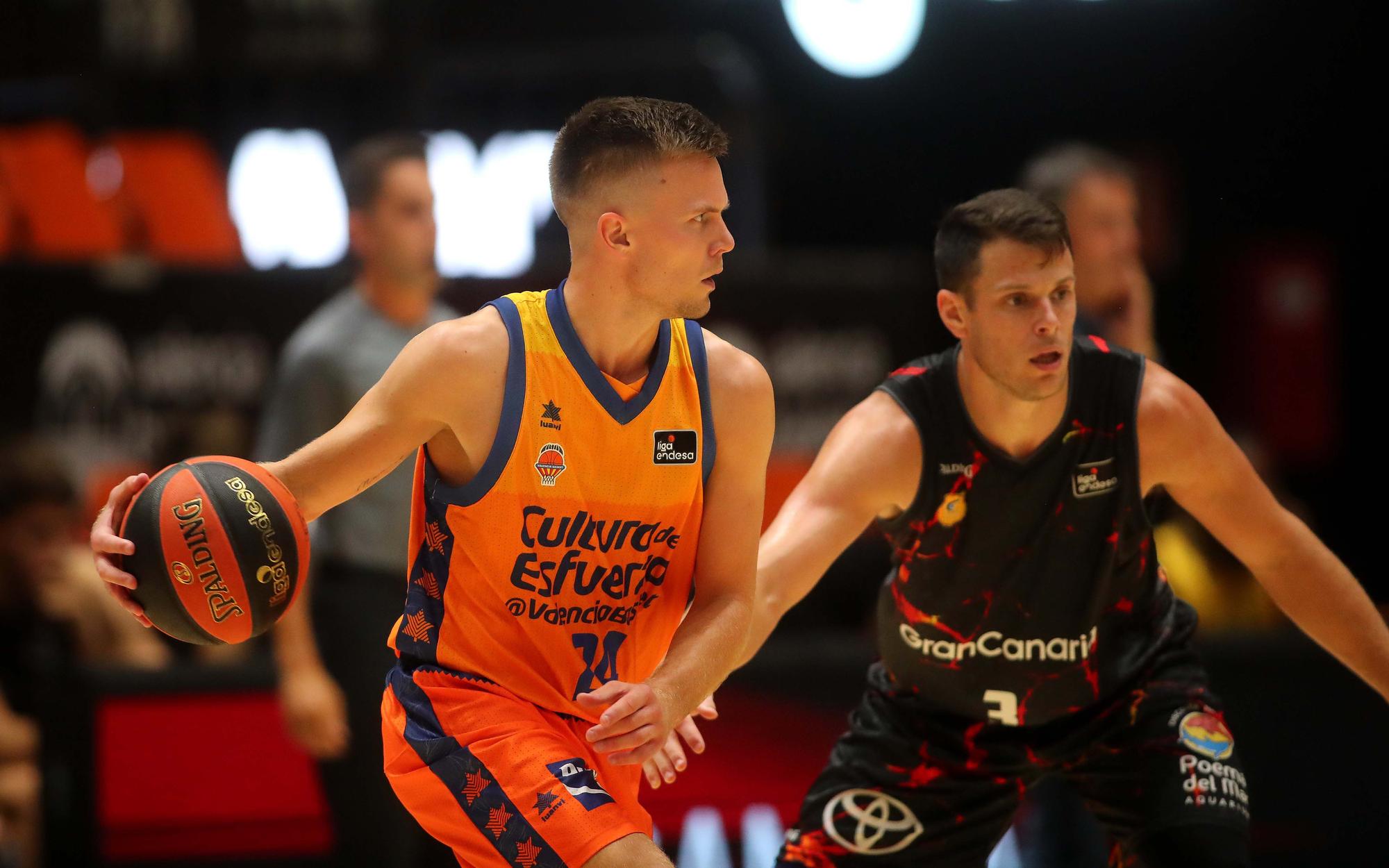 Partido entre el Valencia Basket y el Gran Canaria . Torneo Ciutat de València