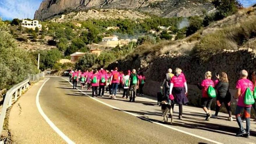 Marcha rosa en Finestrat contra el cáncer de mama